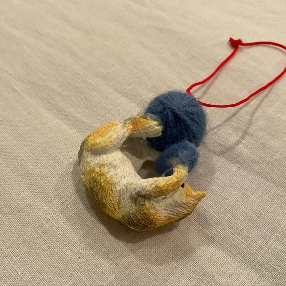 Duo of Vintage Cat Ornaments Playing with Balls of Yarn in EVC - Picture 8 of 13
